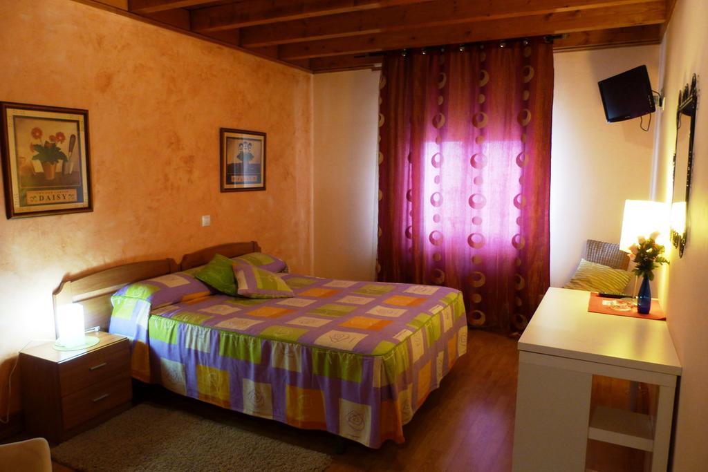 Hotel El Golobar Reinosa Chambre photo